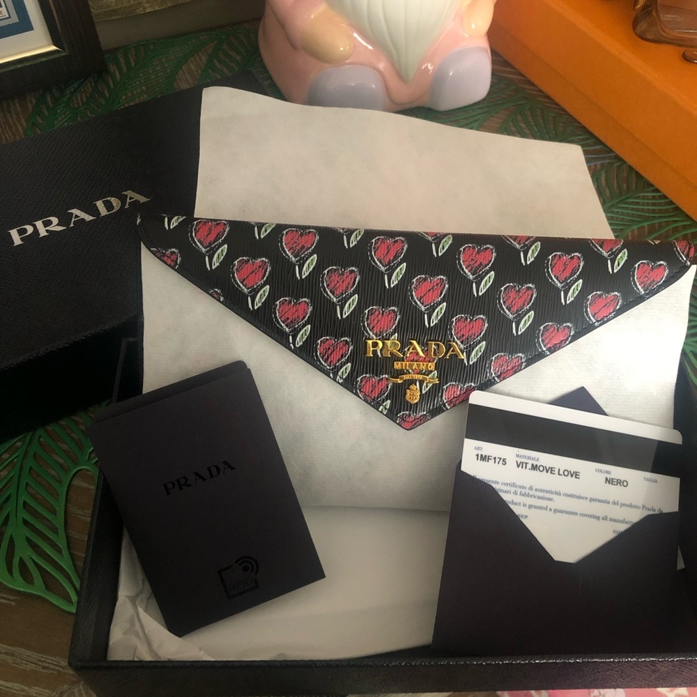 Authentic Prada Vistello Move Love Envelope Wallet